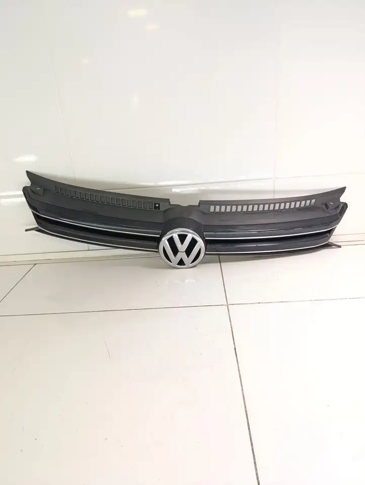 Volkswagen Golf Plus (2004 - 2008) 5M0853653K Передняя решетка — фото 2