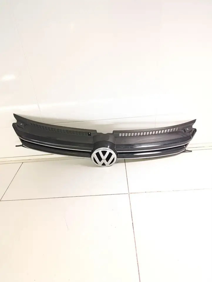 Volkswagen Golf Plus (2004 - 2008) 5M0853653K Передняя решетка — фото 3