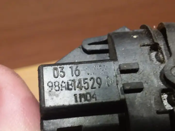 Ford Focus (1998 - 2004) 98AB14529 Кнопка стеклоподъемников — фото 2