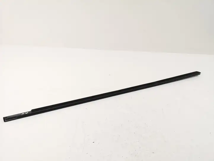 BMW 5 E60 E61 (2004 - 2010) Накладка стекла передней двери — фото 6