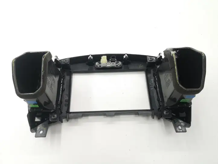 Nissan Juke I F15 (2010 - 2018) 687501KEOA Центральный воздушный дефлектор — фото 6