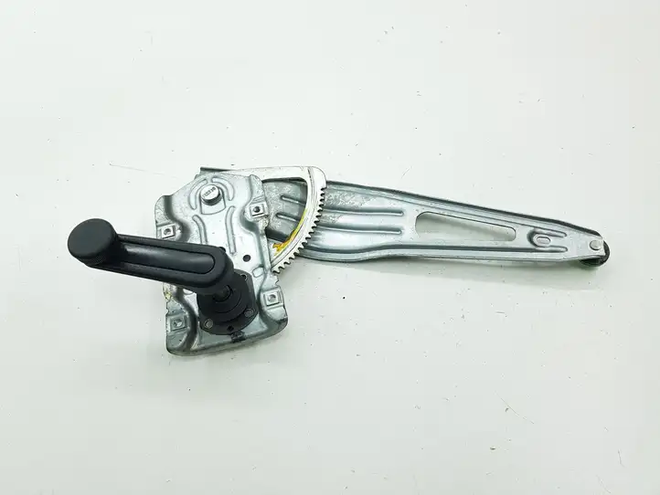 Toyota Yaris (2005 - 2009) 6926002020 Механический стеклоподъемник задней двери — фото 1