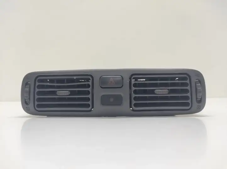Toyota Corolla E120 E130 (2000 - 2004) 5566212220 Центральный воздушный дефлектор — фото 1
