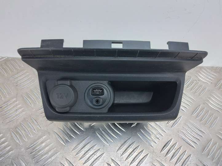 Peugeot 208 (2012 - 2015)  9674655277 Разъем USB