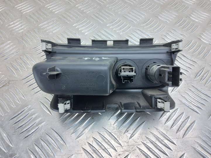 Peugeot 208 (2012 - 2015)  9674655277 Разъем USB