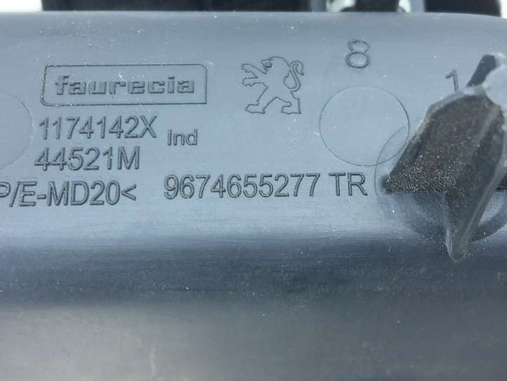 Peugeot 208 (2012 - 2015)  9674655277 Разъем USB