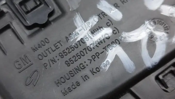 Opel Karl (2015 - ) 95250705 Боковой воздушный дефлектор — фото 2