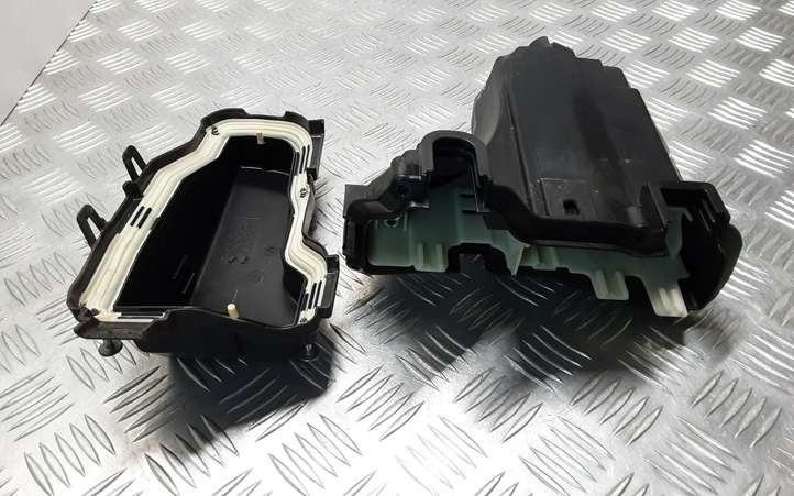 BMW 5 F10 F11 (2009 - 2016)  12907555155 Ящик предохранителей (комплект)