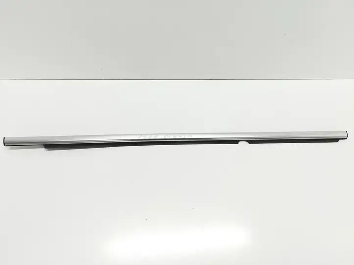 Volkswagen Tiguan (2007 - 2011) 5N0839476D Накладка стекла задней двери — фото 1