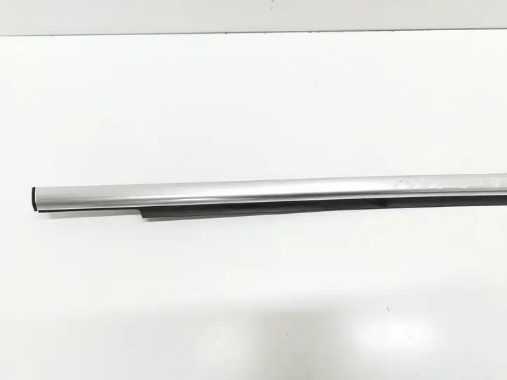 Volkswagen Tiguan (2007 - 2011) 5N0839476D Накладка стекла задней двери — фото 3