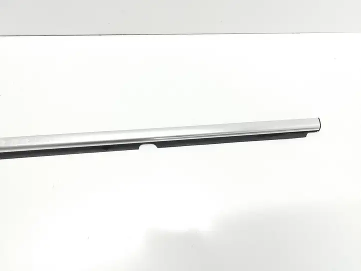 Volkswagen Tiguan (2007 - 2011) 5N0839476D Накладка стекла задней двери — фото 4