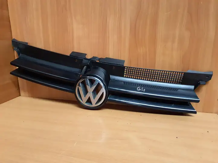 Volkswagen Golf IV (1998 - 2005) 1J0853651F Передняя решетка — фото 1