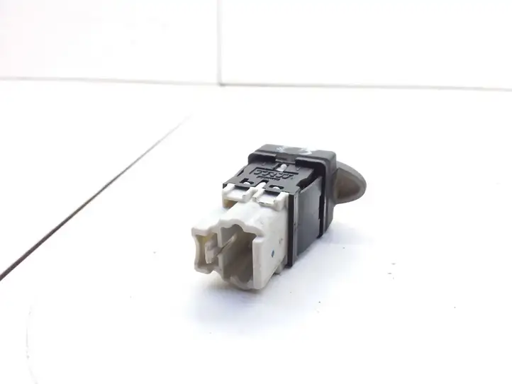 Citroen C5 (2001 - 2004) 96332446XT Кнопка фаркопа в багажнике — фото 3
