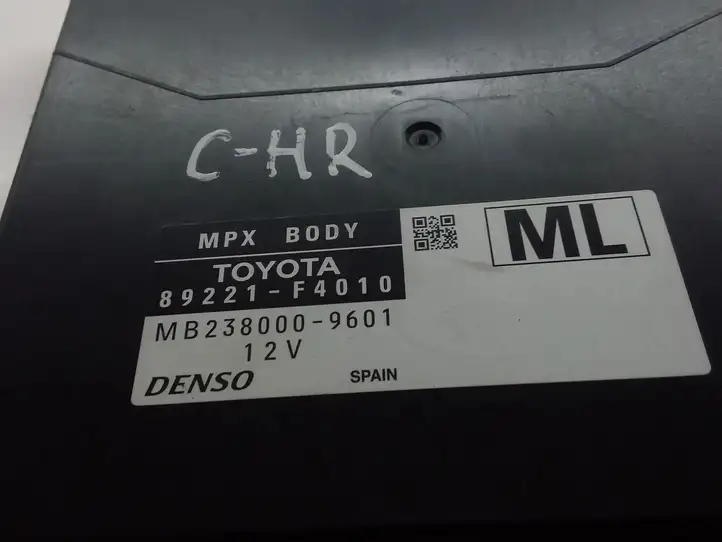 Toyota C-HR I (2016 - 2022) 89221F4010 Блок предохранителей — фото 4