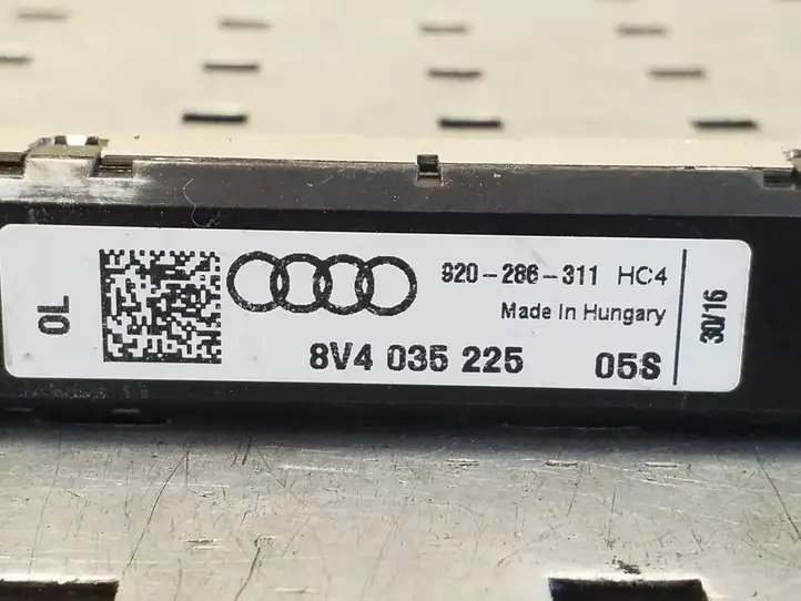 Audi A3/S3 8V (2016 - 2020) 8V4035225 Усилитель антенны — фото 2