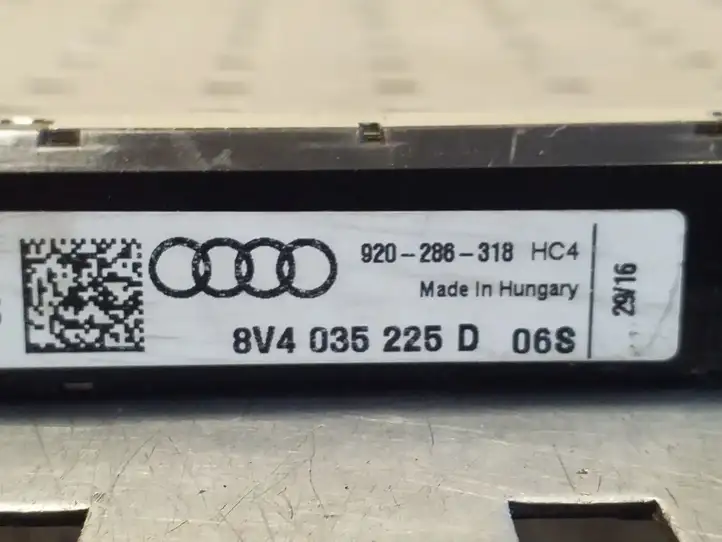 Audi A3/S3 8V (2016 - 2020) 8V4035225D Усилитель антенны — фото 2