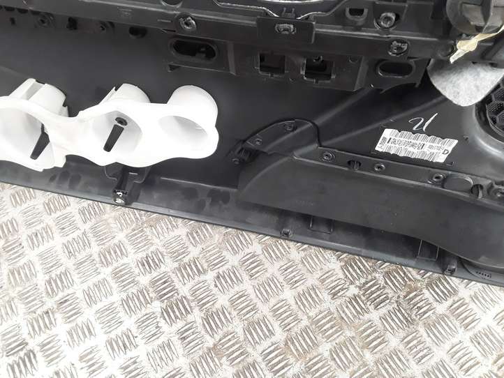 Renault Megane III (2009 - 2016)  809007021R Обшивка передней двери
