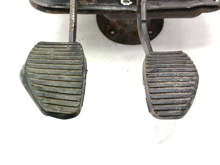 Peugeot 406 (1999 - 2006)  96334201A Педаль