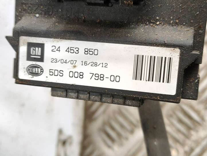 Opel Astra (2004 - 2009)  24453850 Съемный крюк