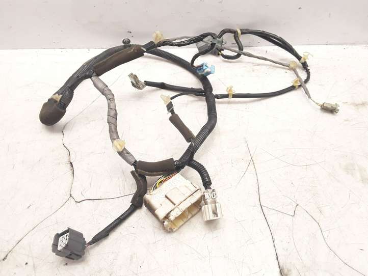 Honda Accord (2003 - 2007)   Проводка передних дверей