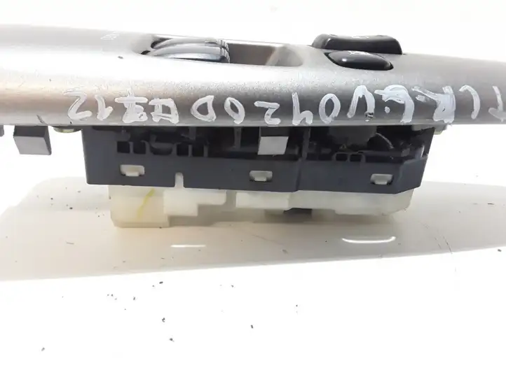 Toyota Corolla Verso E121 (2001 - 2004) 8404013061 Блок кнопок стеклоподъемников — фото 2