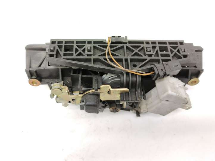 Audi A6 (2001 - 2004)  4B0827565 Ручка задней крышки