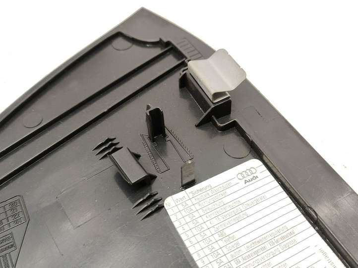Audi A6 (2001 - 2004)  4B0857085A Отделочный щит панели (боковой)