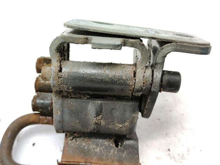 Audi A6 (2001 - 2004)  4B0831412B Комплект петель передней двери