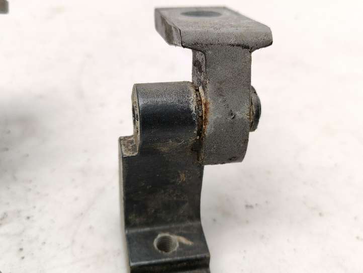Audi A6 (2001 - 2004)  4B0831412B Комплект петель передней двери