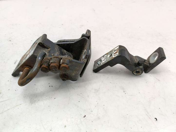 Audi A6 (2001 - 2004)  4B0831412B Комплект петель передней двери