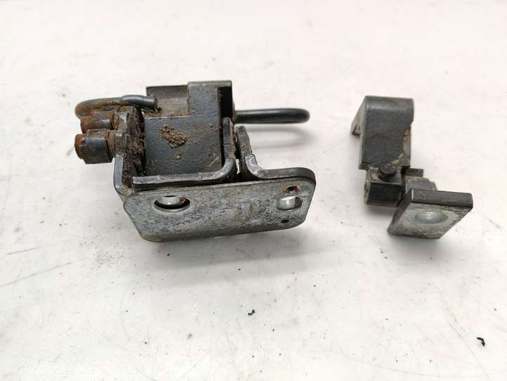 Audi A6 (2001 - 2004)  4B0831412B Комплект петель передней двери