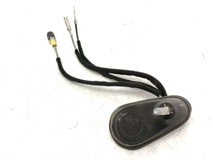 Audi A6 (2001 - 2004)  8L0035501E Антенна (антенна GPS)