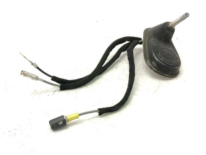Audi A6 (2001 - 2004)  8L0035501E Антенна (антенна GPS)