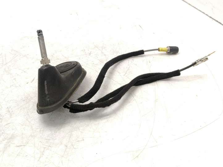 Audi A6 (2001 - 2004)  8L0035501E Антенна (антенна GPS)