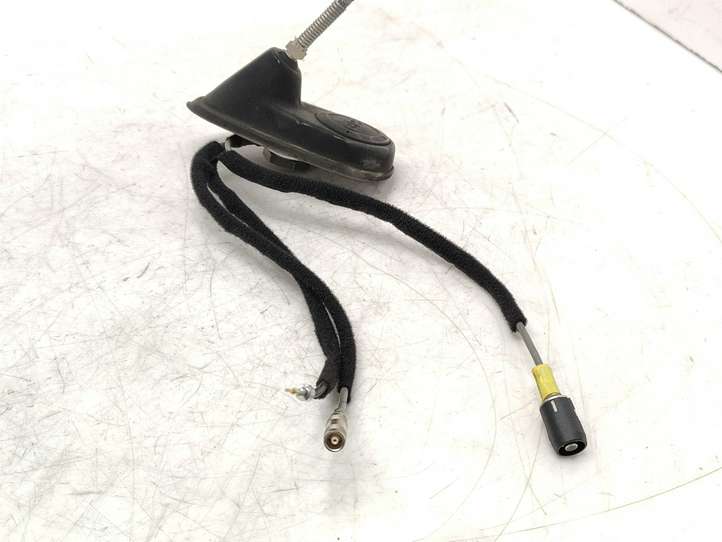 Audi A6 (2001 - 2004)  8L0035501E Антенна (антенна GPS)