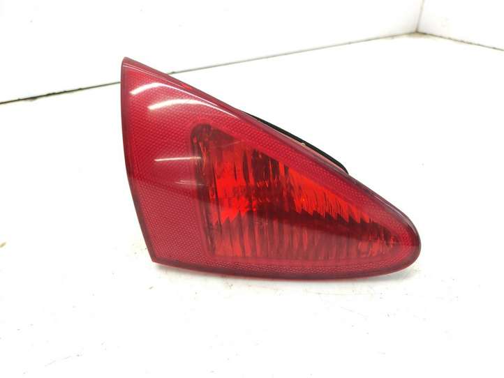 Alfa Romeo 147 (2000 - 2004)  46556346 Задний фонарь в крышке багажника