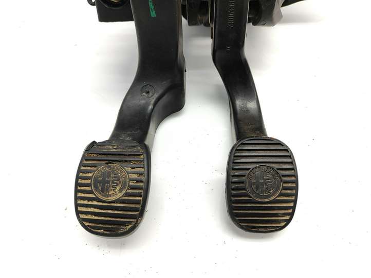 Alfa Romeo 147 (2000 - 2004)  46755862 Педаль