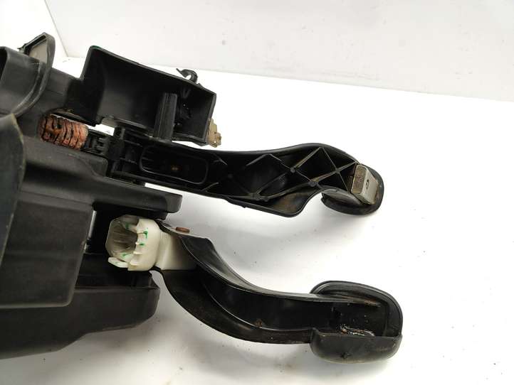 Alfa Romeo 147 (2000 - 2004)  46755862 Педаль