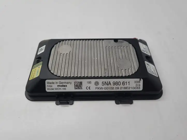 Volkswagen Tiguan (2020 - 2024) 5NA980611 Модуль беспроводной зарядки — фото 2