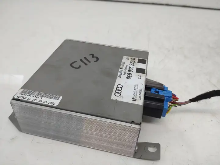 Audi A4 (2004 - 2009)  8E9035223d Звукоусилитель