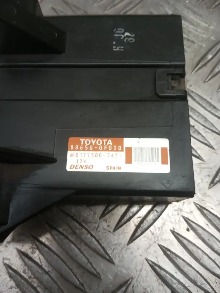 Toyota Corolla Verso AR10 (2004 - 2009) 886500F030 Модуль управления кондиционером — фото 5