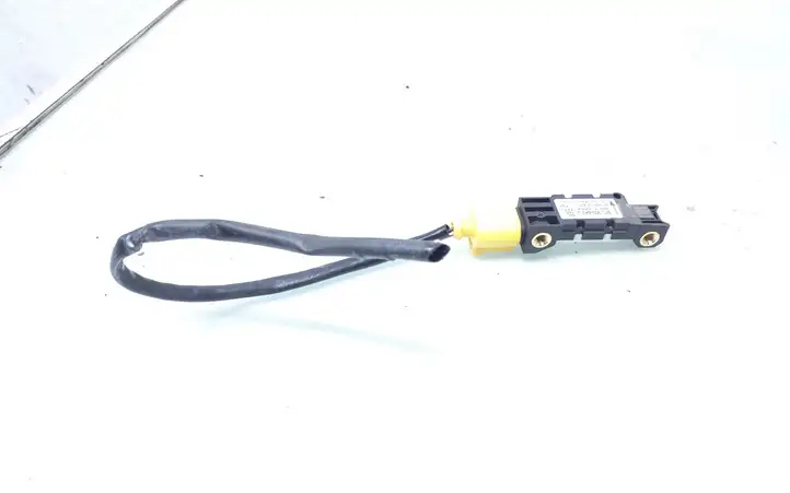 Audi A4 (2000 - 2006)  8E0959643D Датчик удара надувных подушек