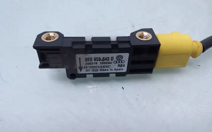 Audi A4 (2000 - 2006)  8E0959643D Датчик удара надувных подушек