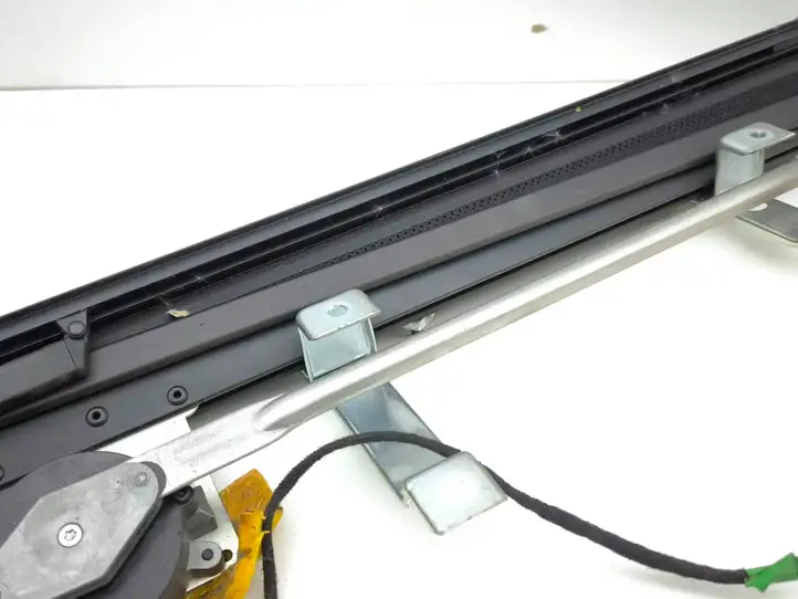 Maserati Quattroporte (2003 - 2008) Электрическая шторка заднего стекла — фото 10