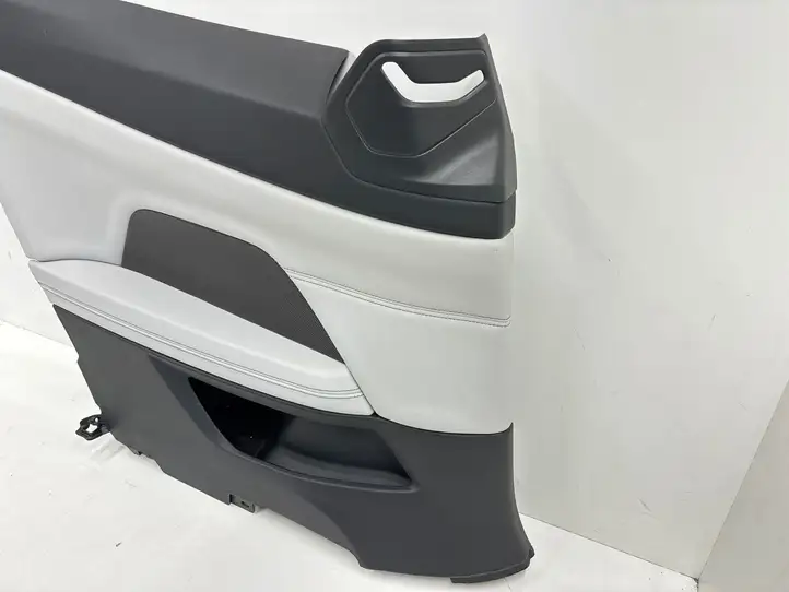 BMW M4 G82 G83 (2020 - ) 51427883511 Обшивка задней двери — фото 3