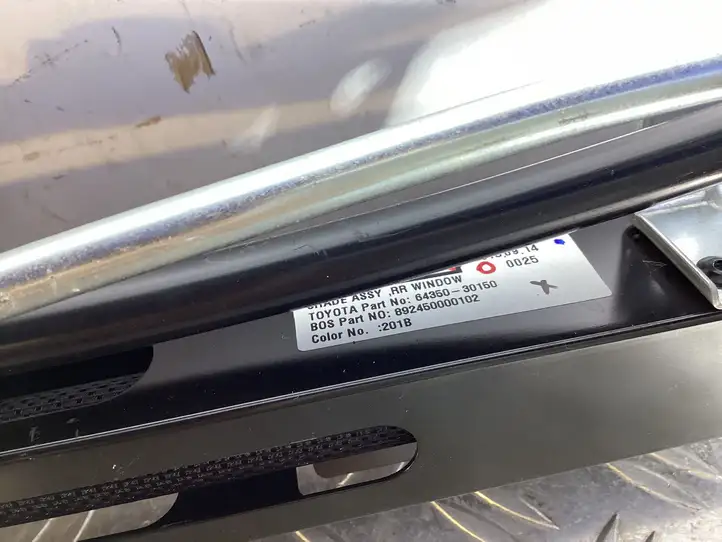 Lexus GS 250 300 350 300h 450h (2015 - 2020) 6435030150 Электрическая шторка заднего стекла — фото 4