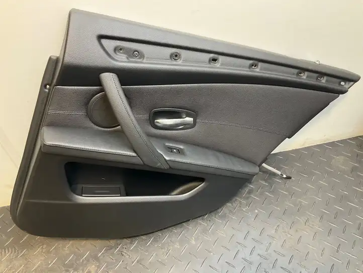 BMW 5 E60 E61 (2004 - 2010) Обшивка задней двери — фото 5