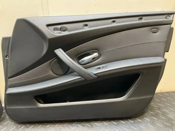 BMW 5 E60 E61 (2004 - 2010) Обшивка задней двери — фото 10