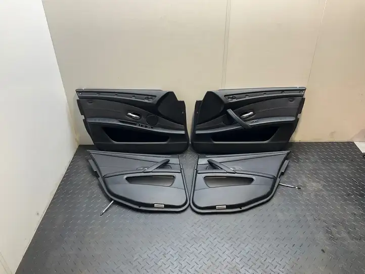 BMW 5 E60 E61 (2004 - 2010) Обшивка задней двери — фото 12