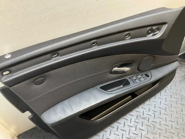 BMW 5 E60 E61 (2004 - 2010) Обшивка задней двери — фото 18